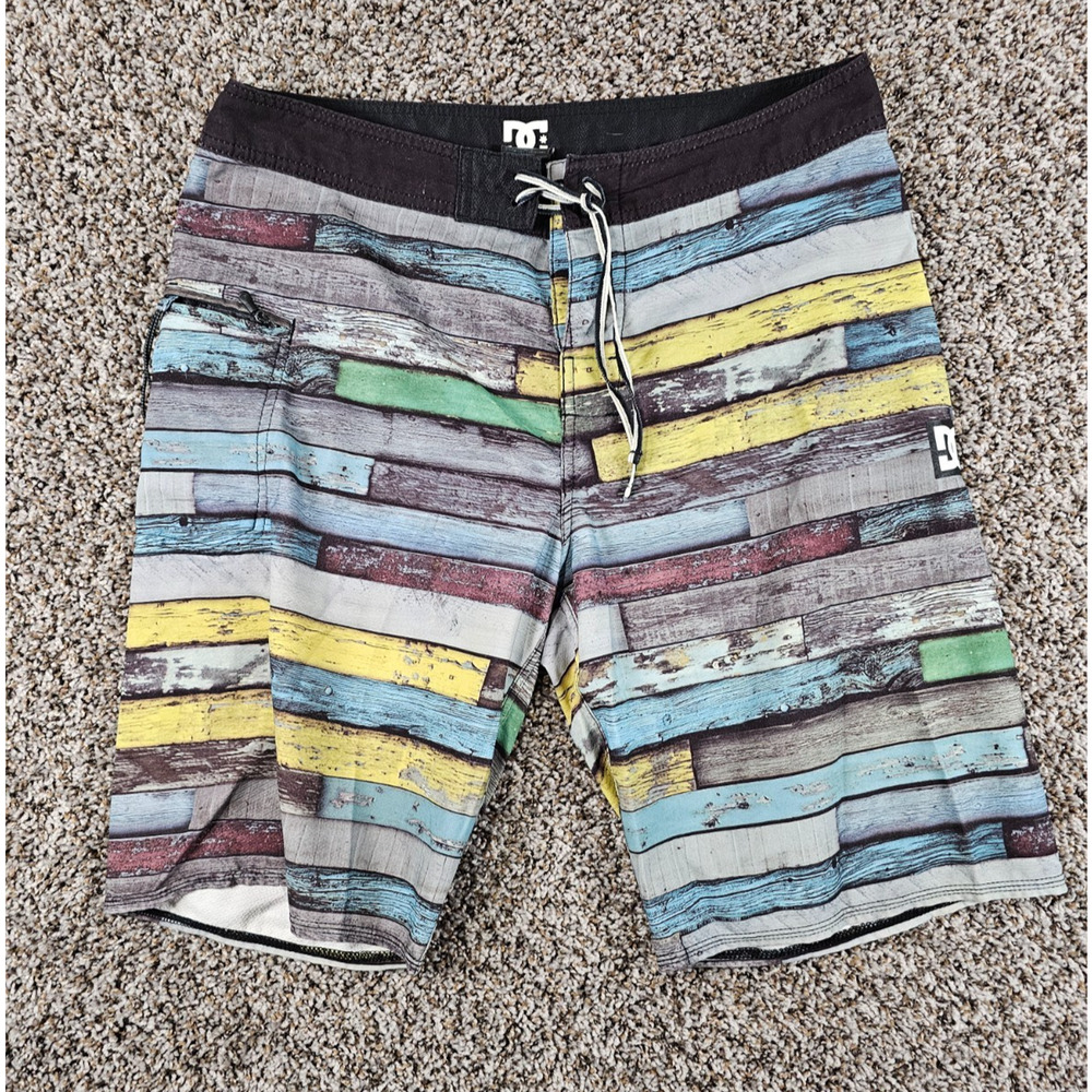 Vintage Y2K DC Mens Sz 33 Board Shorts Swimsuit Abstract Striped Print